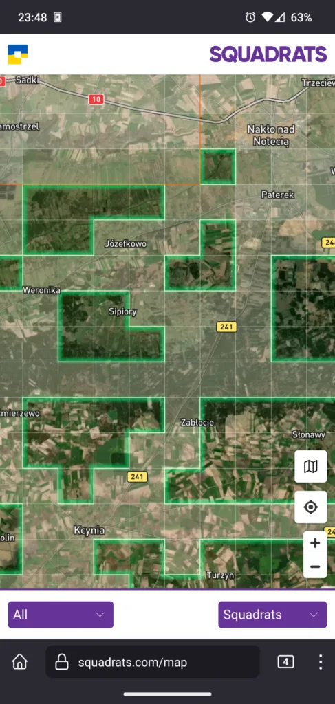Zrzut ekranu ze strony Squadrats otwartej w Firefoksie na Androidzie. Tryb widoku zdjęć satelitarnych.