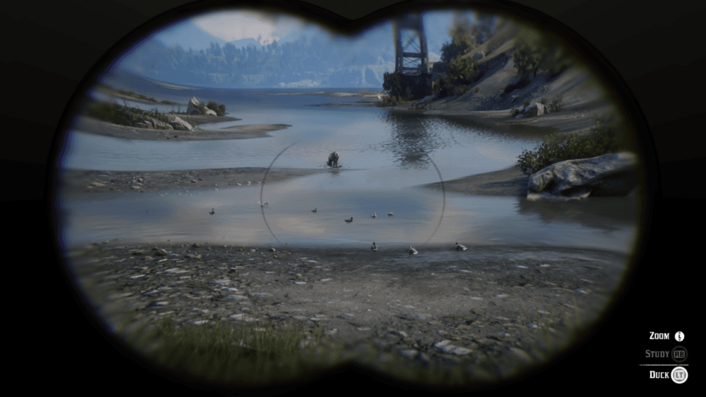 Kolejny widok przez lornetkę. Tym razem w rzece pod mostem widzimy pijącego jelenia i stado pływających kaczek.