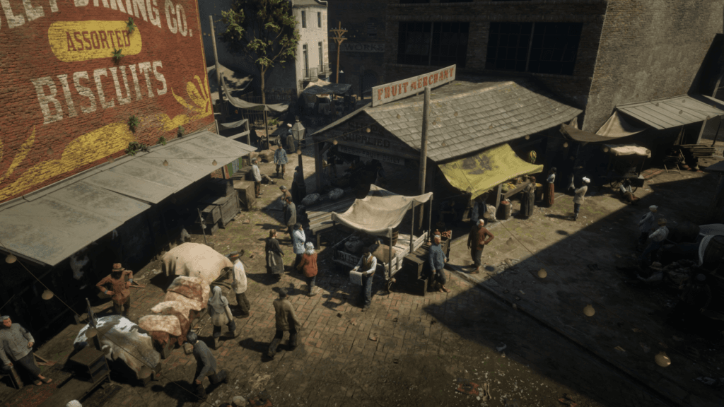 Targ w Saint Denis. Po lewej stoisko trapera sprzedającego skóry, w środku stragan z owocami. Pomiędzy nimi kręci się sporo osób.