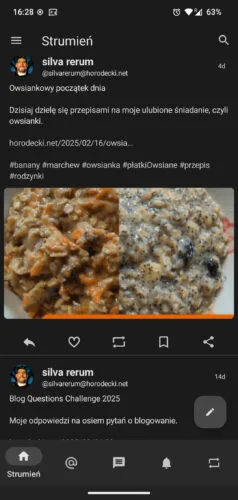 Ekran z główną osią czasu (podpisaną Strumień) w Focusie. Czarne tło, szare paski, jasnoszare tła aktywnych ikonek.