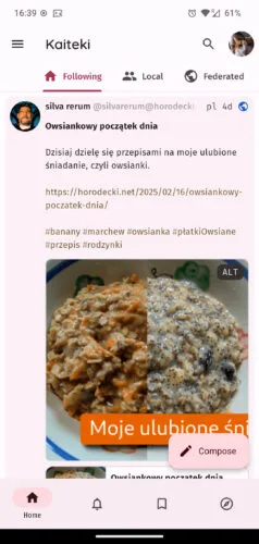 Ten sam ekran, tylko z jasnym motywem. Biel, blady róż, czerwone akcenty.