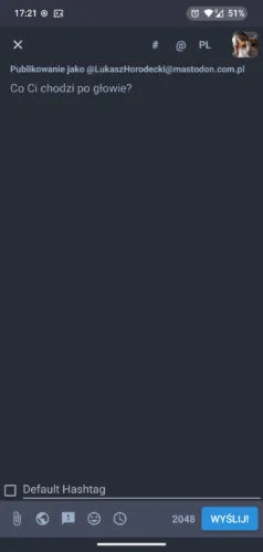 Edytor wpisów w Yuito. Poza tymi samymi elementami co w Tusky, nad dolnym paskiem z ikonami jest możliwość włączenie domyślnego hasztagu.