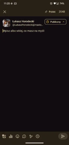 Edytor wpisów Moshidona. Ciemny motyw, żółte kolory. Paski narzędzi są ciemne, prawie brązowe, ale z żółtym, ciepłym odcieniem.