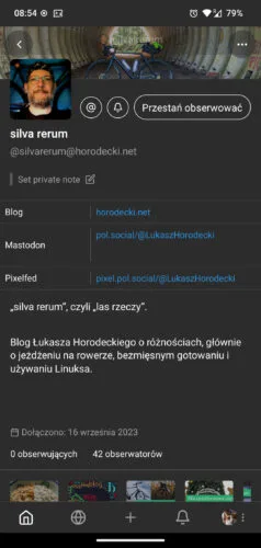 Profil silva rerum widziany w tooot. U góry obrazek nagłówka, awatar, nazwa i handle. Niżej tabelka z odnośnikami, a pod nią biogram. Na dole, zza paska ikonek wystaje rząd miniaturek obrazów z ostatnich wpisów.