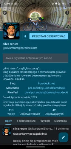 Profil silva rerum w Pachli. Awatar, obrazek nagłówka i informacje o koncie są na polu z turkusowym tłem. Poniżej przełącznik: Wpisy, Z odpowiedziami, Przypięte, Multimedia. Na dole widać kawałek najnowszego wpisu.