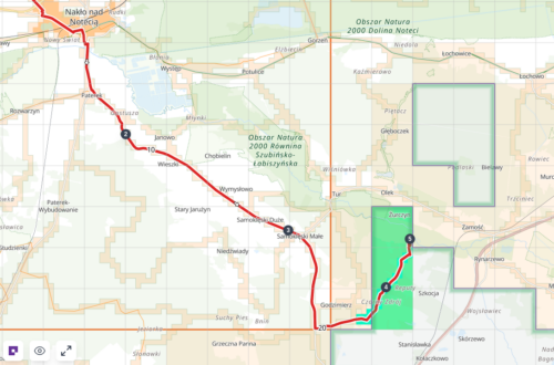 Zrzut fragmentu edytora tras Veloplanner z nałożona warstwą z serwisu Squadrats pokazującą nieodwiedzone jeszcze kwadraty.