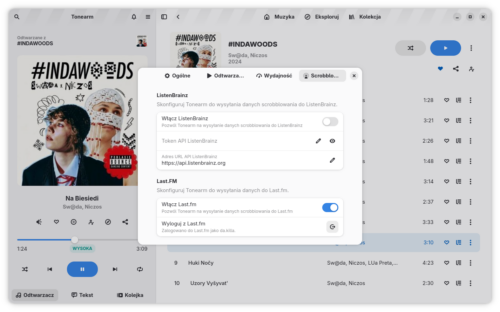 Tonearm odtwarzający płytę „#Indawoods” Swada i Niczos zasłonięty mniejszym oknem preferencji z aktywną sekcją Scrobblowanie pokazującą opcje dotyczące połączenia z serwisami ListenBrainz i Last.fm.