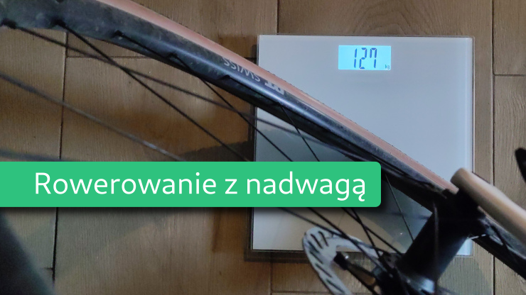 Z grubą dupą na rowerze