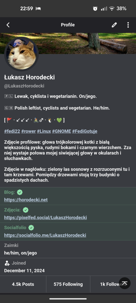 Okno Tuby na Androidzie z ciemnym motywem, pokazującej mój profil na Mastodonie.